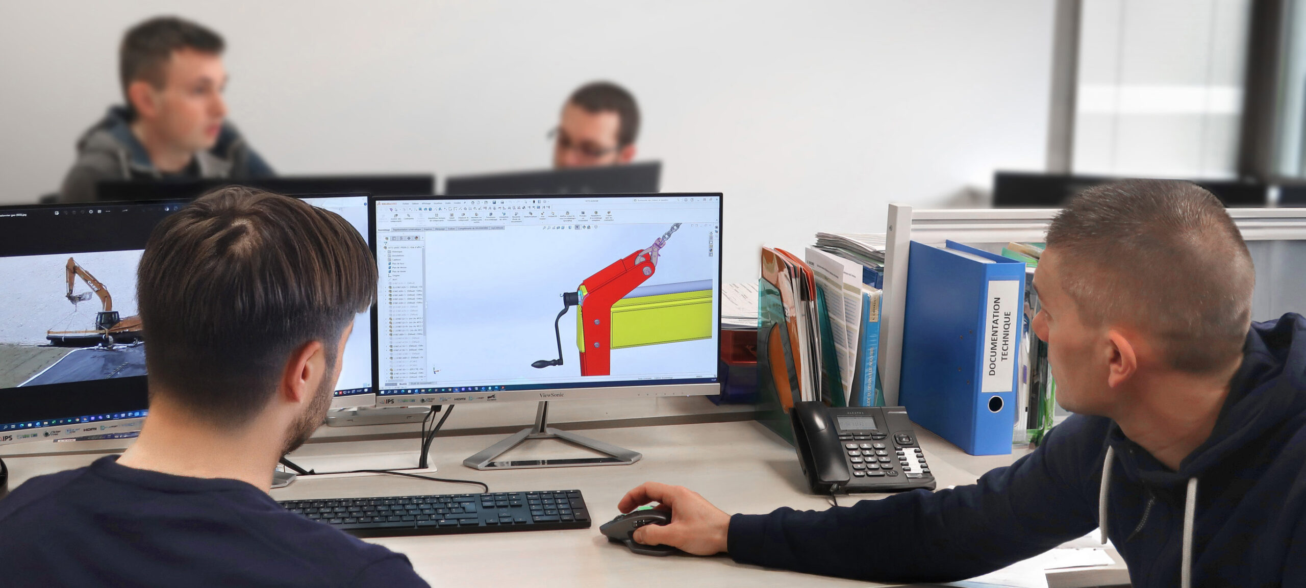 Bureau d'études moderne et sobre composé de 6 techniciens qui conçoivent des produits Groupe KREMER.